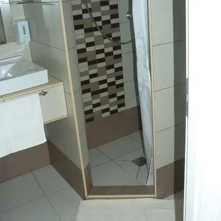 Malom Apartman Appartamento Pápa