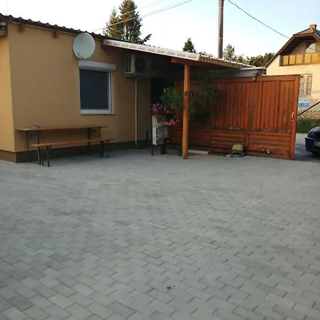 Malom Apartman *